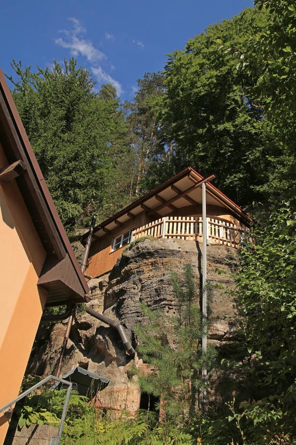 Malbenka - Chata Na Skale Pod Hradem Kokorin ภายนอก รูปภาพ